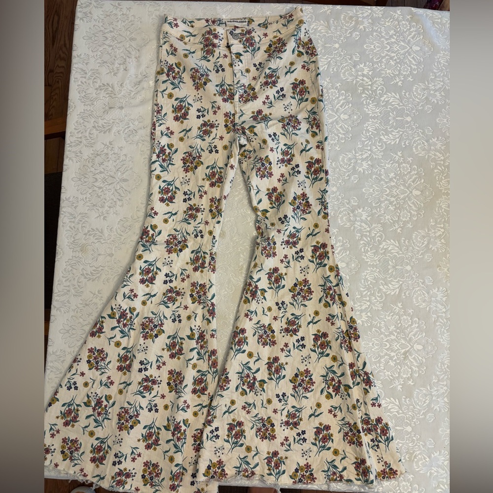 Free People White with Floral Pattern Bell Bottom Jeans - Picture 3 of 7